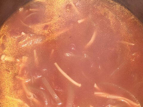 えのき、玉ねぎ、トマトのスープ